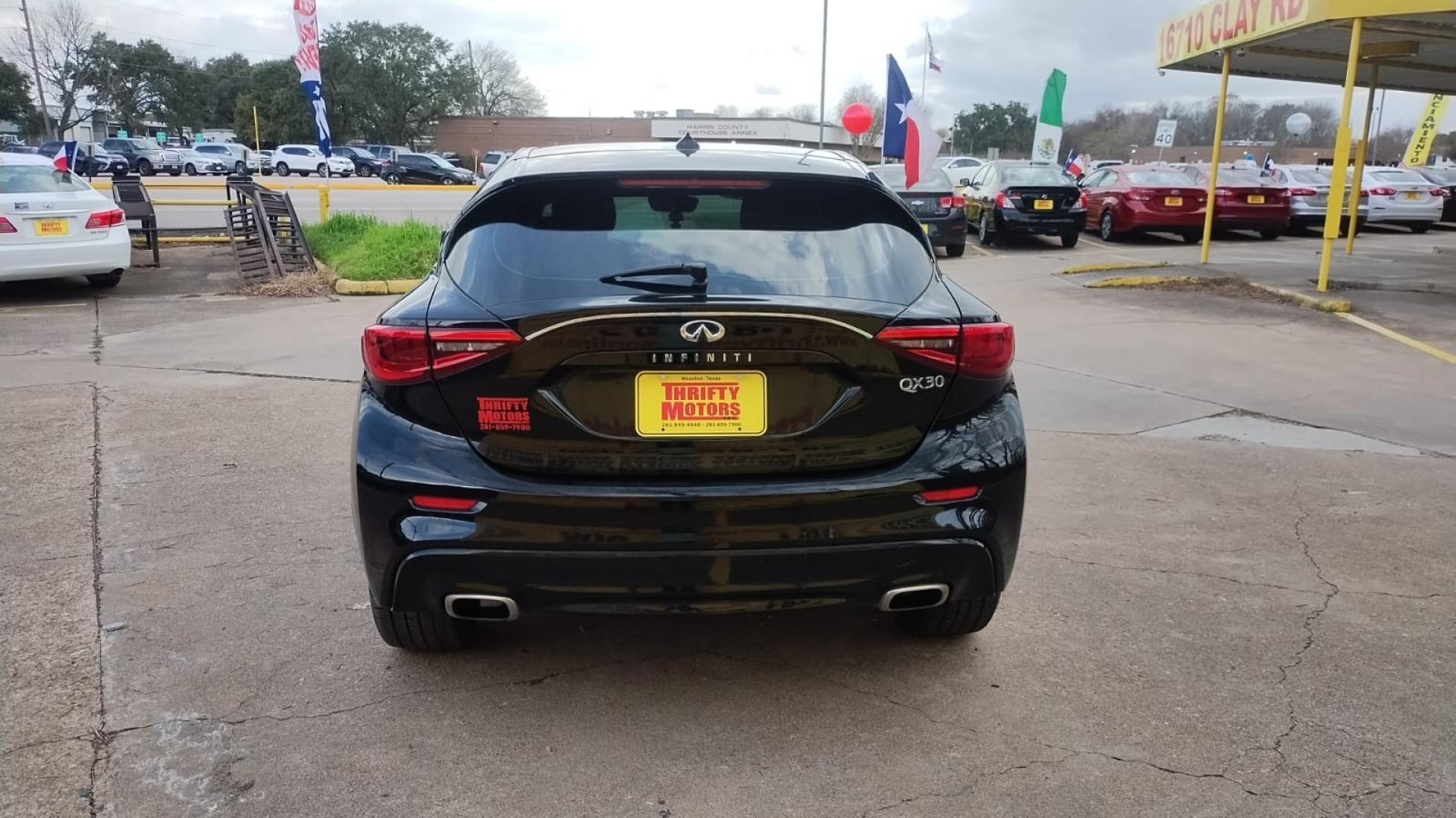 2017 Infiniti QX30 (SJKCH5CP2HA) , located at 16710 Clay Rd., Houston, TX, 77084, (281) 859-7900, 29.834864, -95.656166 - Photo#5